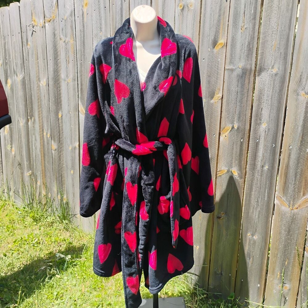 Victoria Secret Cozy Plush Short Robe XL XXL Black Red Heart Fleece Lounge - Picture 4 of 10